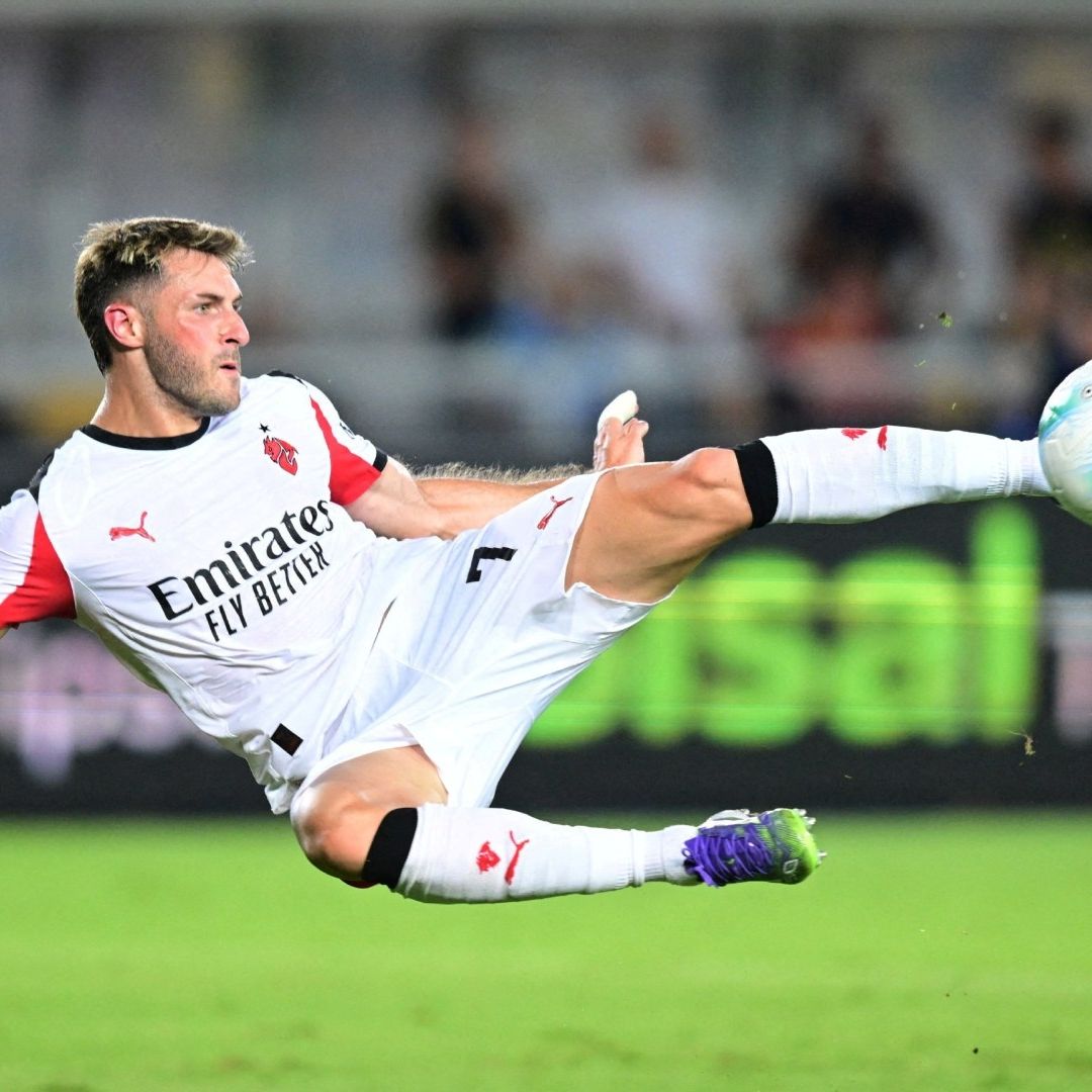 Santi Gimenez fue titular con el Milán y jugó 87 minutos ante el Lecce, en la Serie A