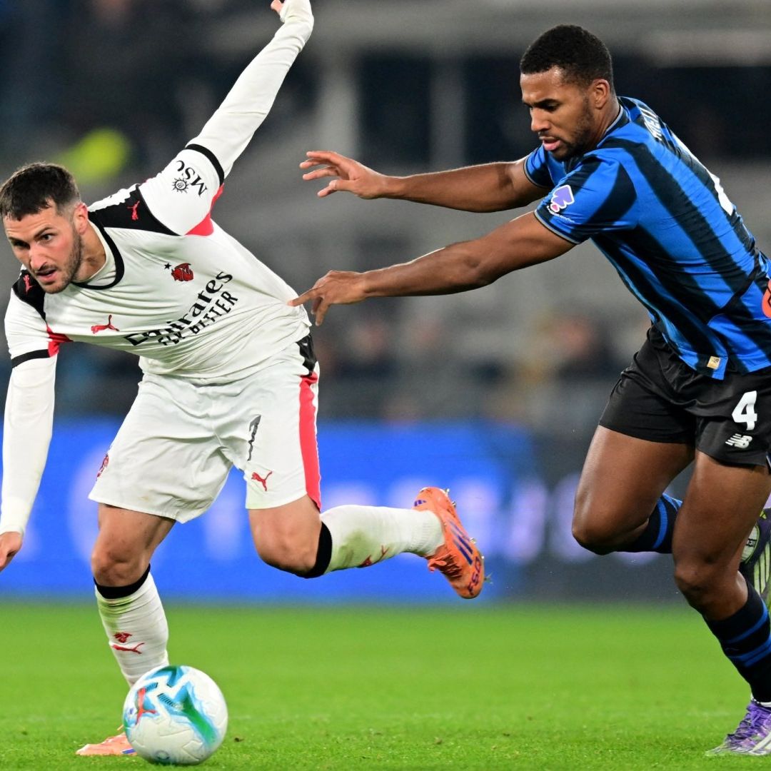 El delantero mexicano Santi Gimenez fue titular en el partido del Milán contra el Atalanta.