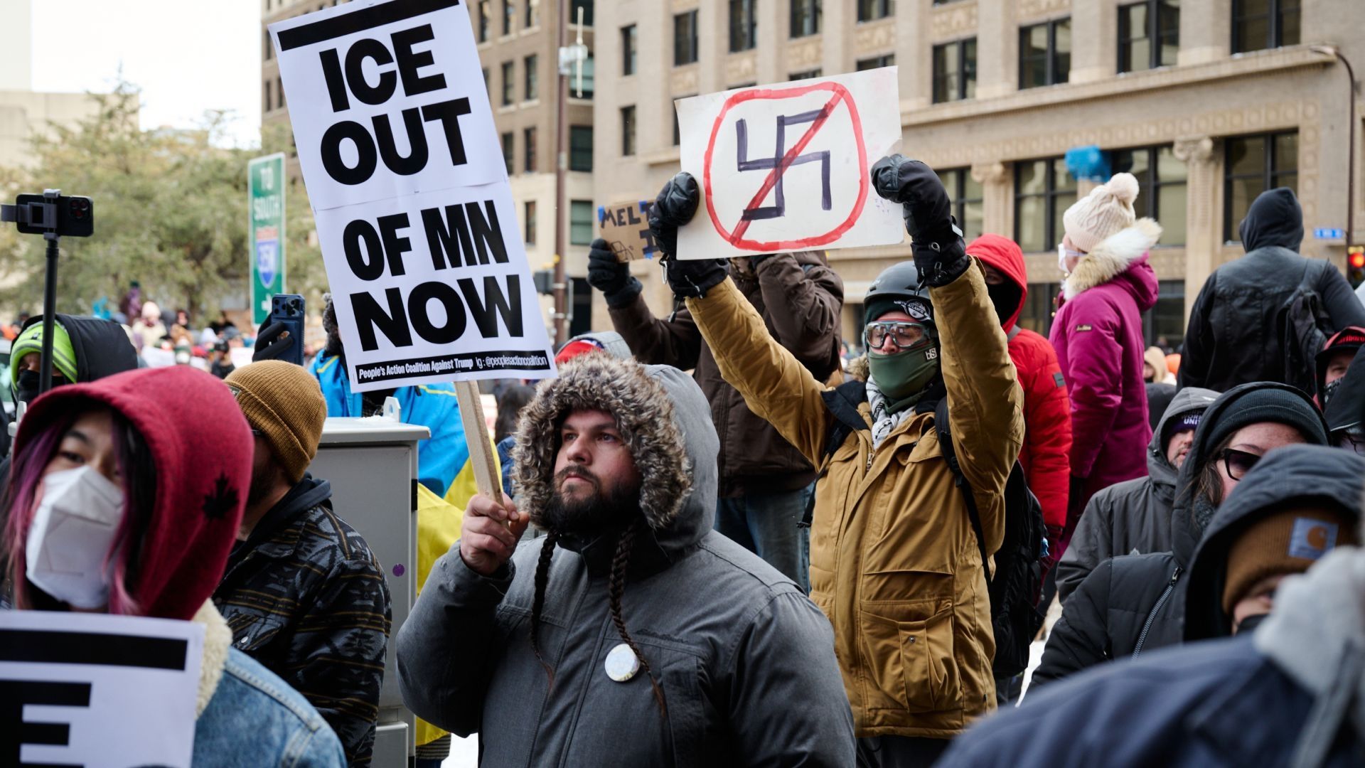 Escalan manifestaciones y tensiones en Minneapolis por ofensiva migratoria de Trump.