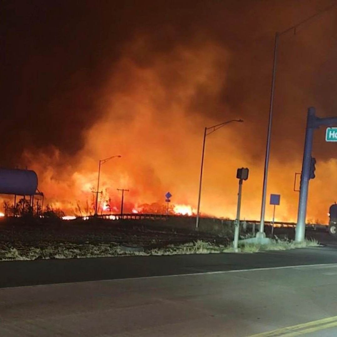 Muros de llamas y columnas de humo son escenas aterradoras en el condado de Maui, en Hawái