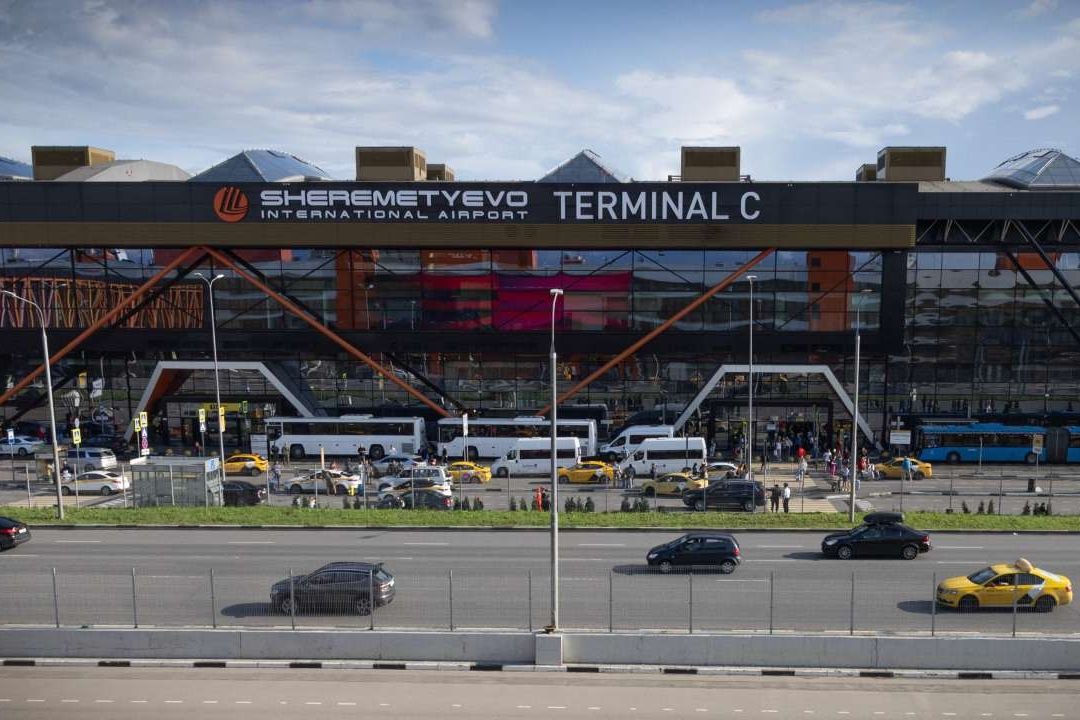 Suspenden vuelos en aeropuertos de Rusia por ataques de drones
