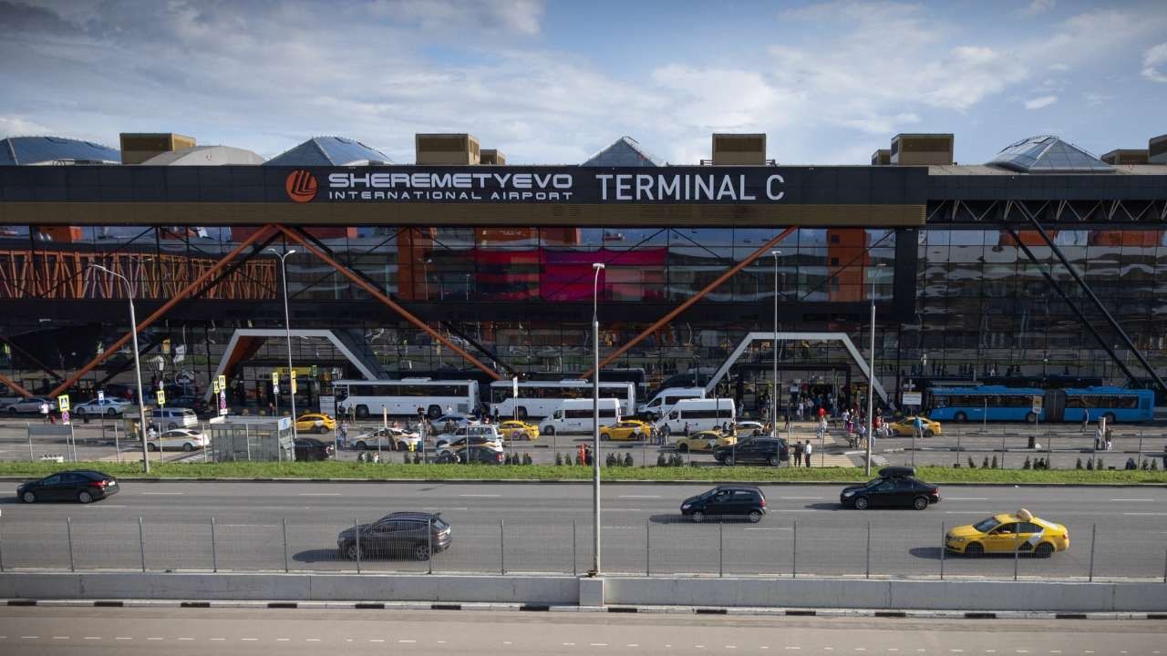 Suspenden vuelos en aeropuertos de Rusia por ataques de drones