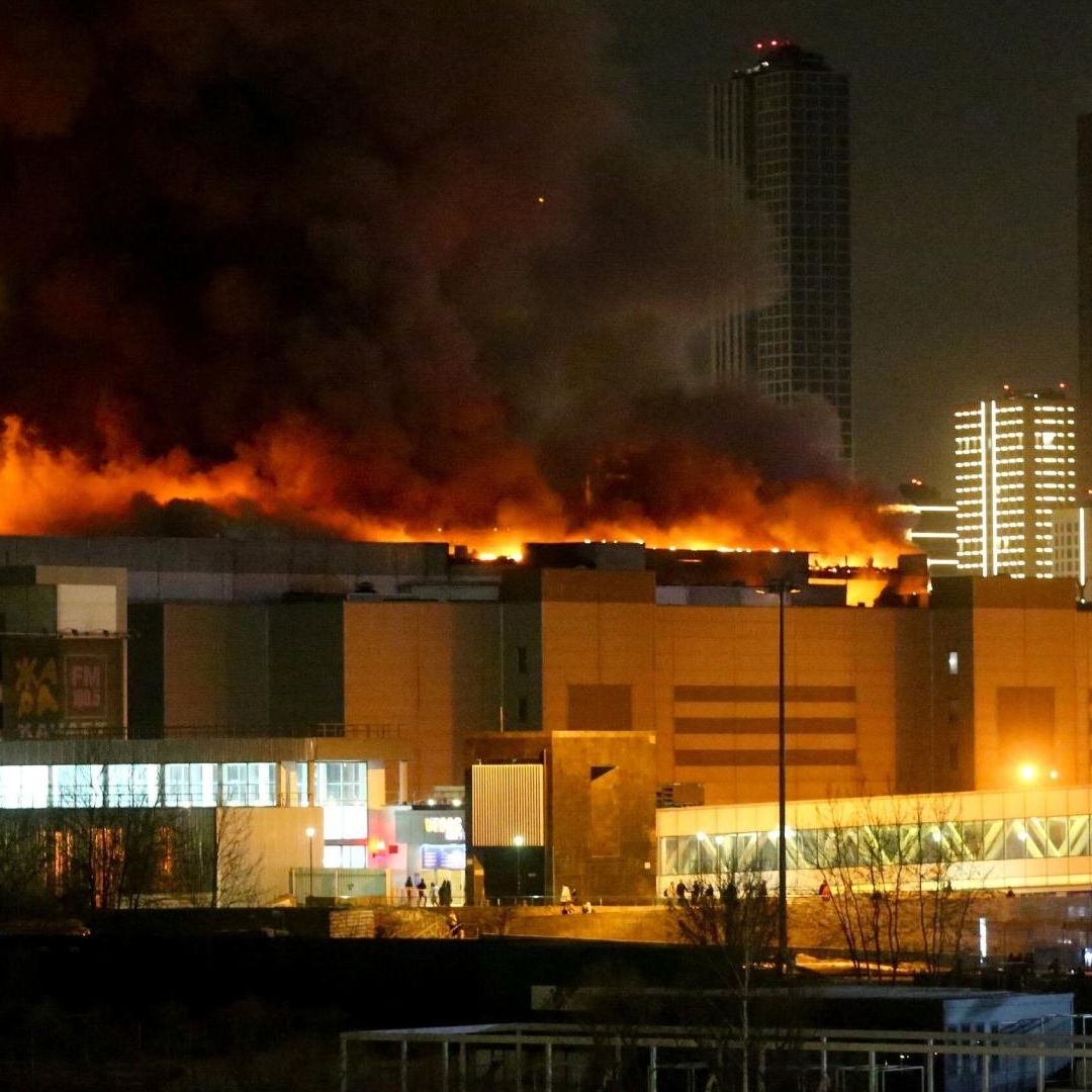 Un incendio se registró tras tiroteo en sala de conciertos en Rusia