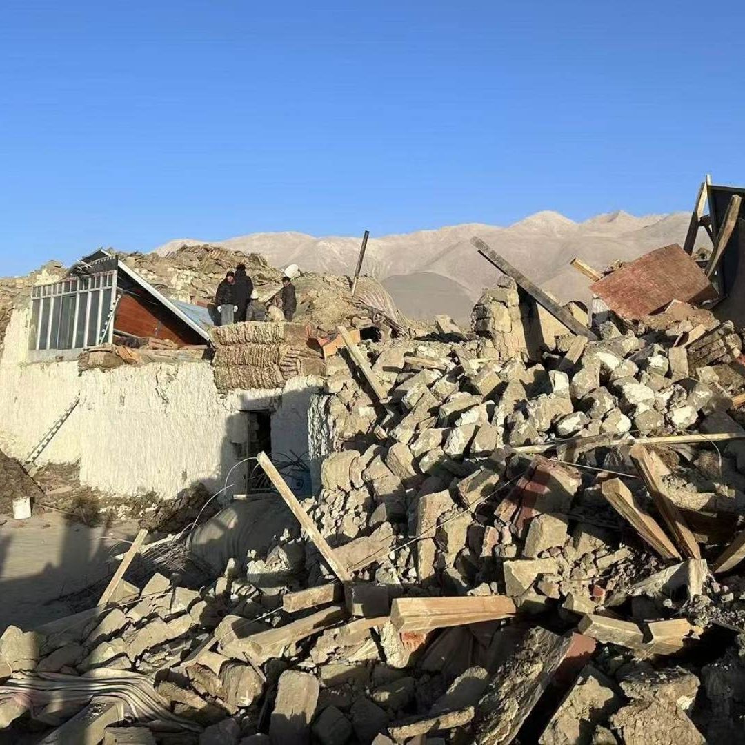 Sismo de Gran Magnitud Sacude al Tíbet y También a Nepal; Reportan 95 Muertos