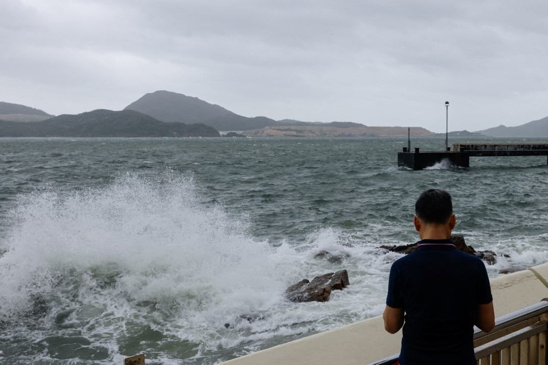 Hong Kong Cierra la Bolsa de Valores y Escuelas Por Tifón Talim