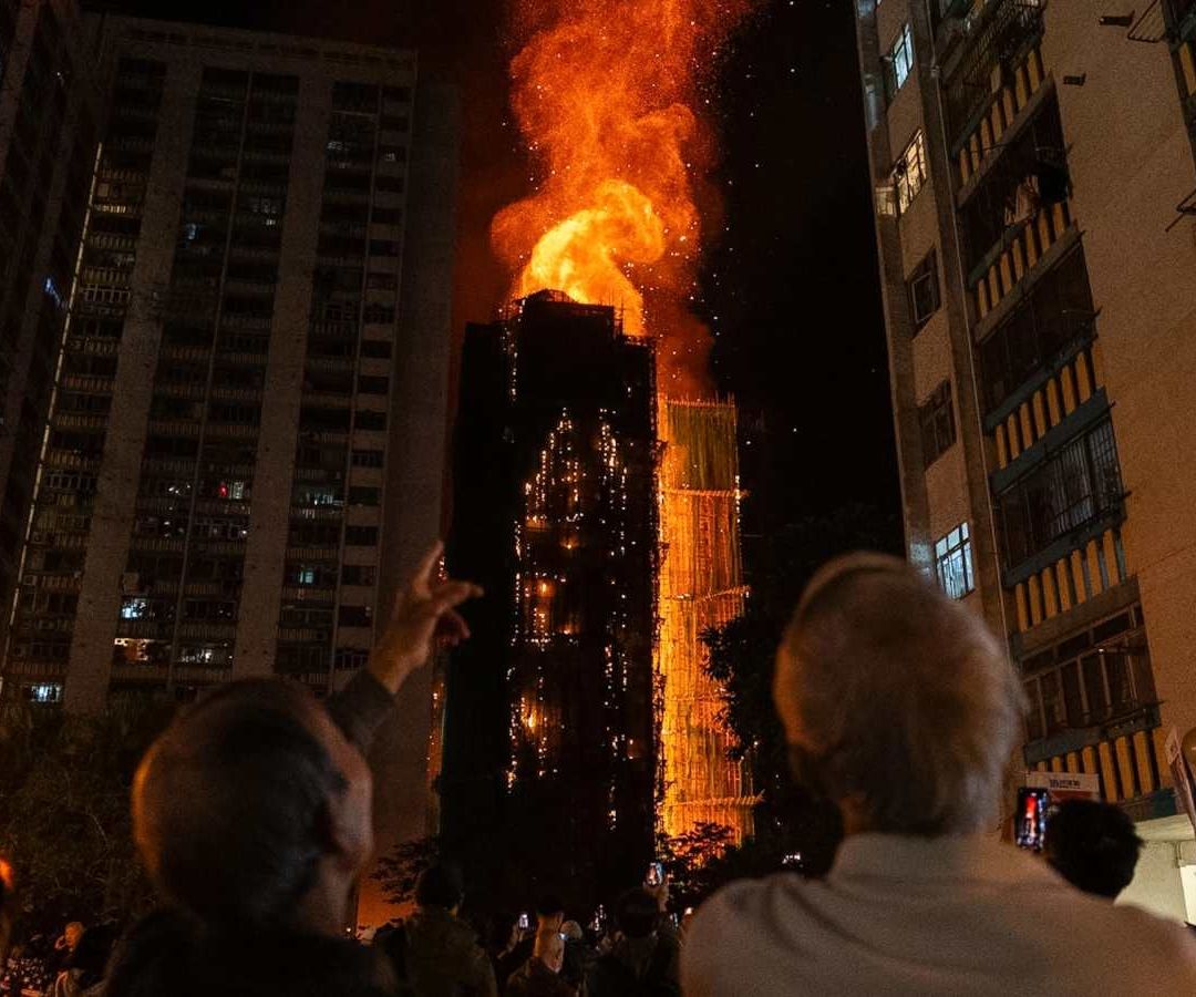 Imágenes del Incendio en Complejo de Hong Kong. Foto: EFE