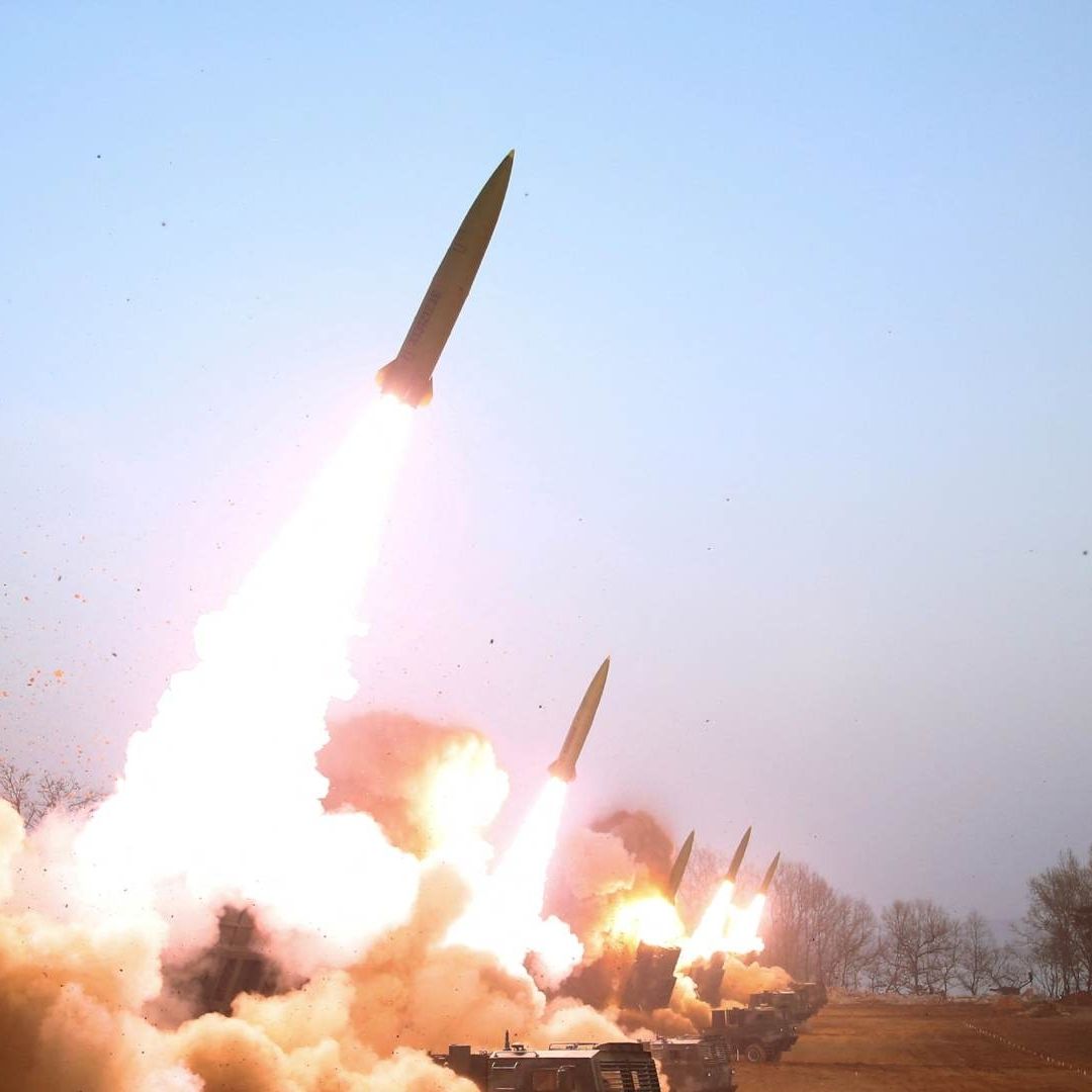 Corea del Norte dispara 2 misiles por ejercicios de aliados