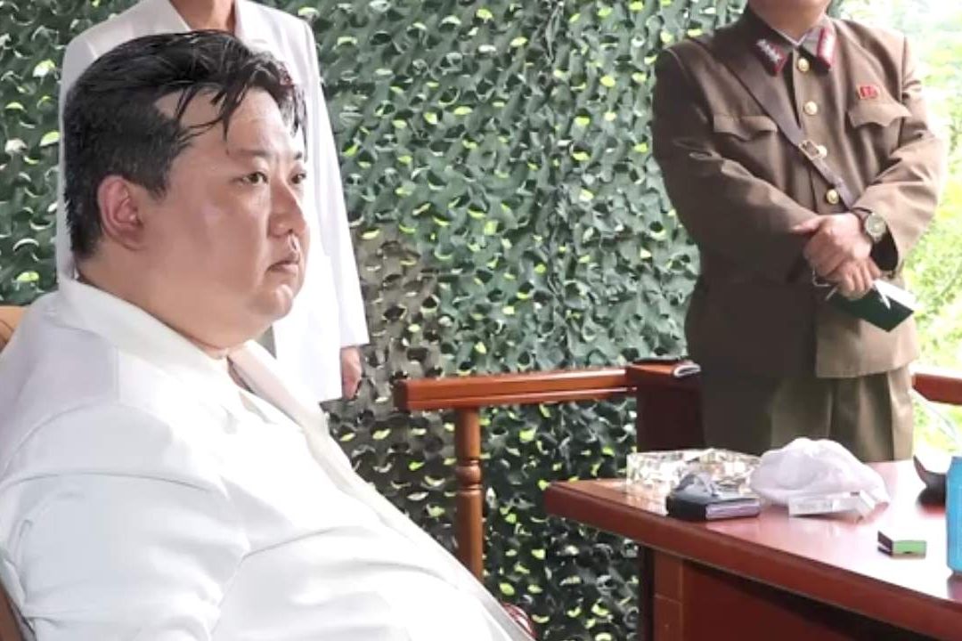 Líder de Norcorea Usa Móvil Surcoreano de Contrabando