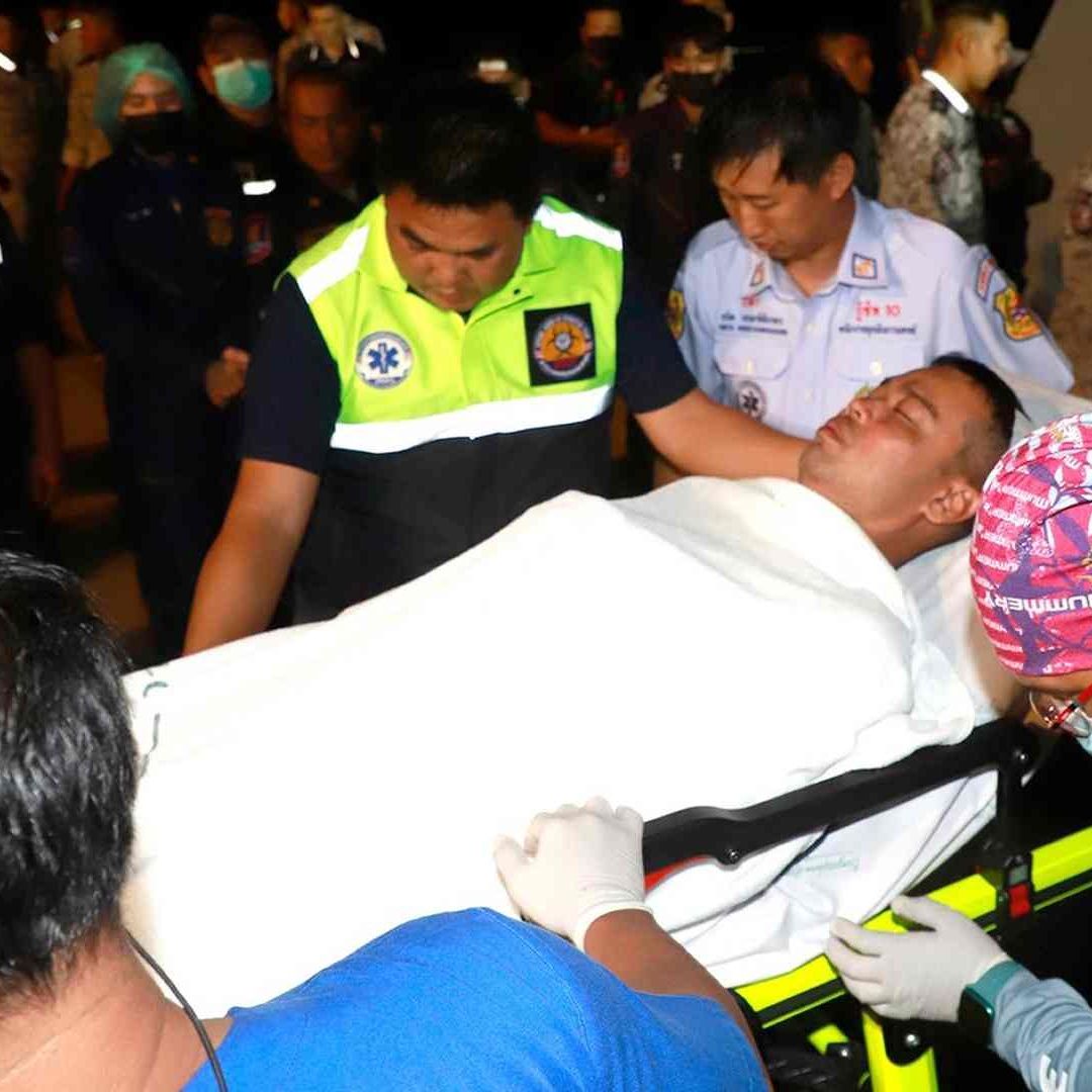 Rescatan a sobreviviente de naufragio en Tailandia