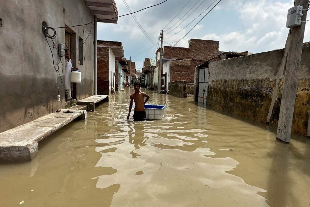 Lluvias Récord en India Dejan Caos y Centenares de Desplazados