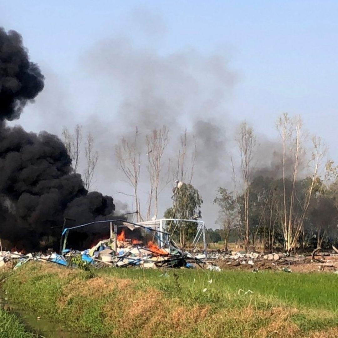Explosión de Fábrica de Fuegos Artificiales Deja Decenas de Muertos en Tailandia
