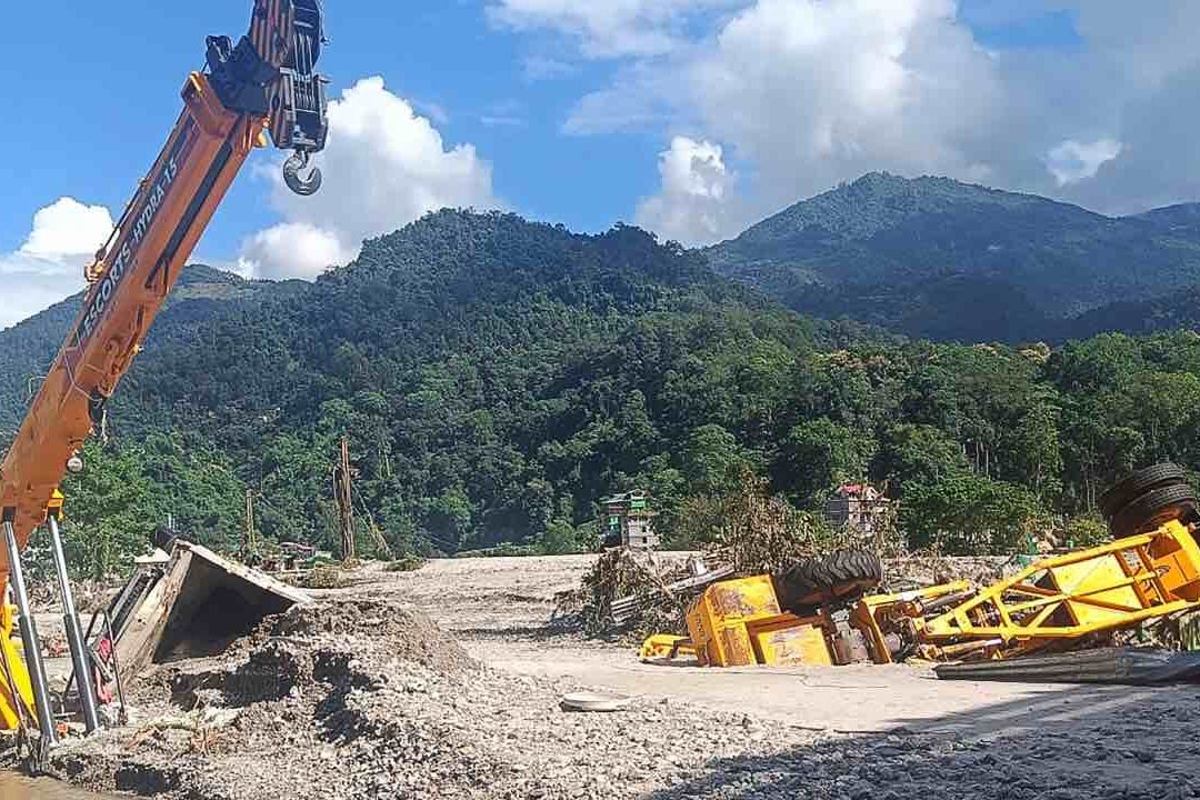 Desborde de Glaciar en la India deja 77 muertos