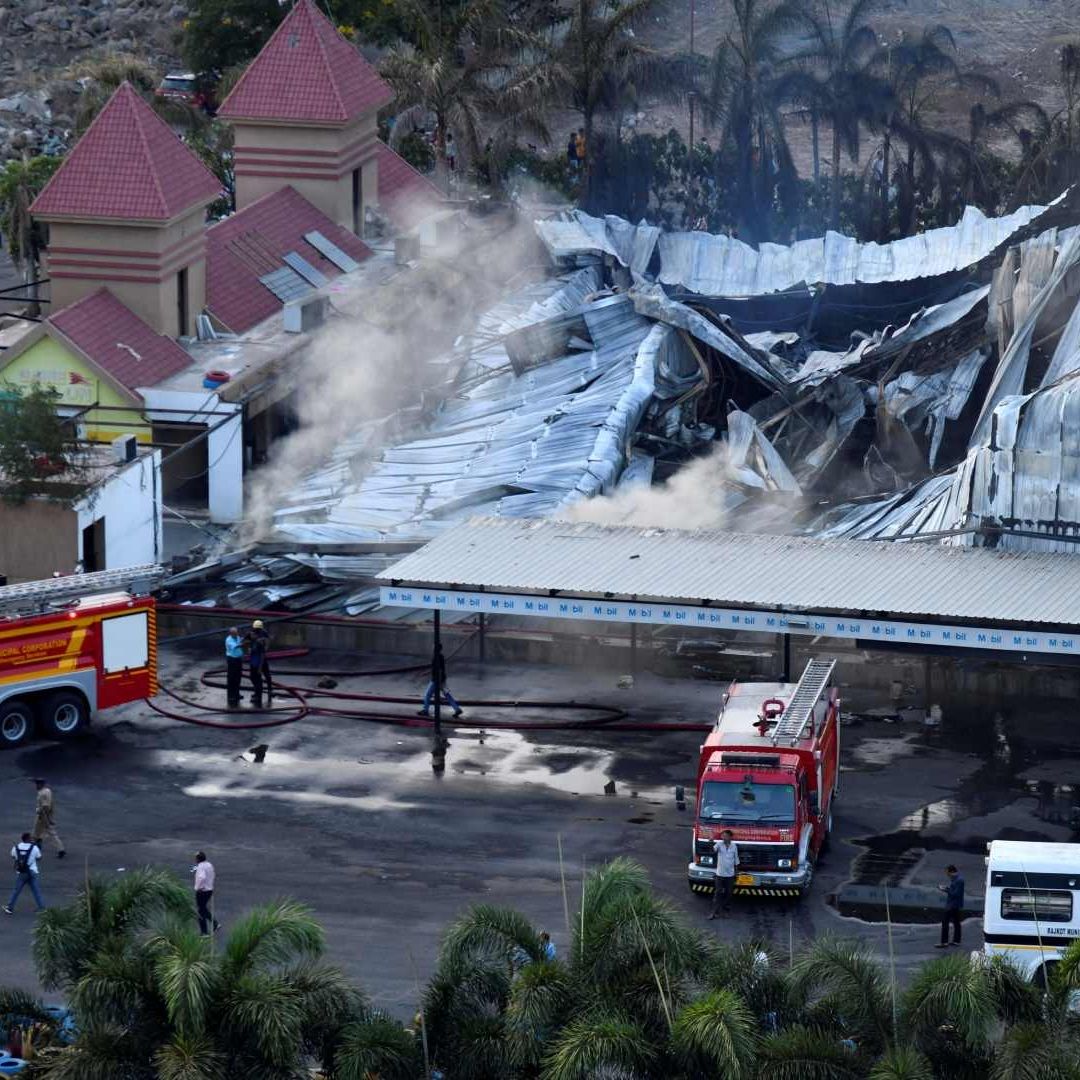 Incendio en Parque de Diversiones de India Deja al Menos 24 Muertos, la Mayoría Niños