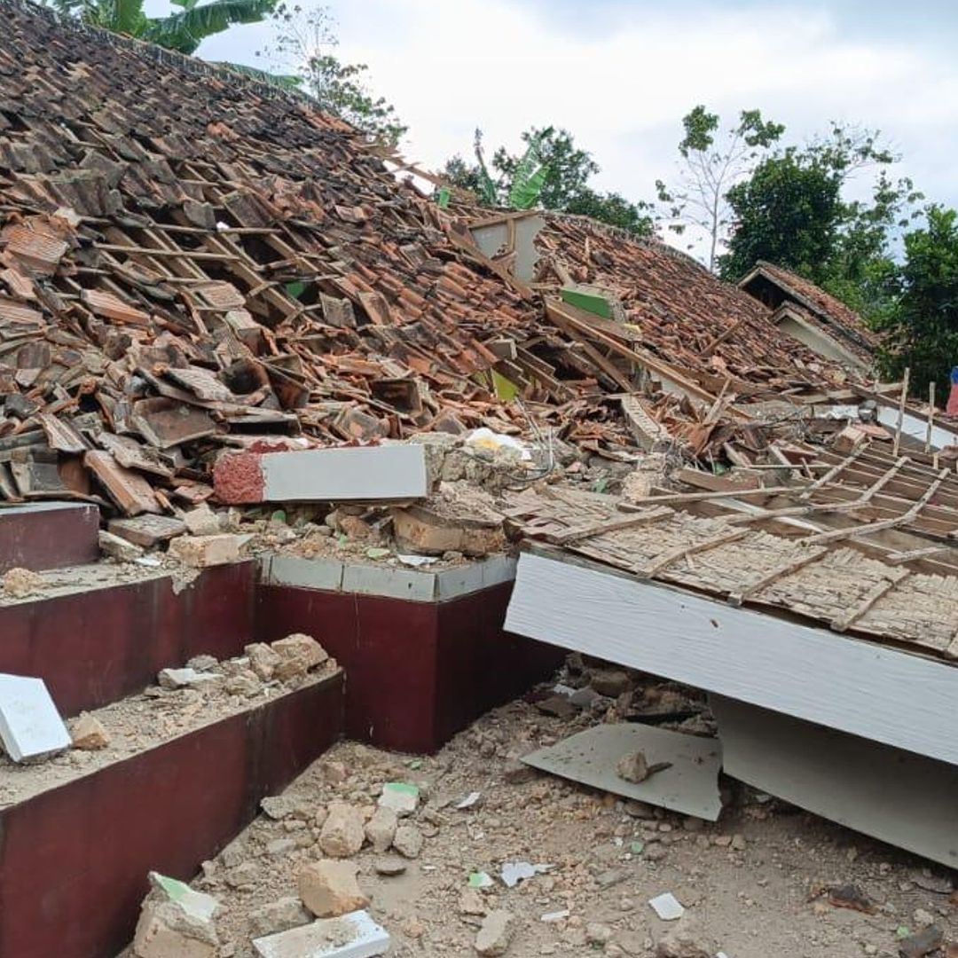 Sismo sacude edificios en Yakarta, Indonesia