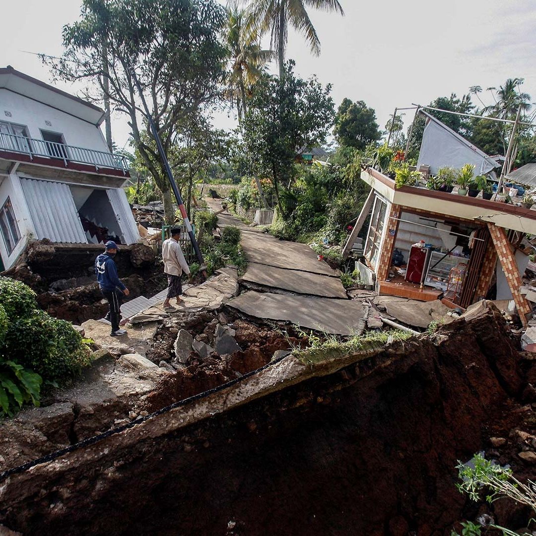 El niño Azka fue rescatado con vida dos días después del sismo en Indonesia