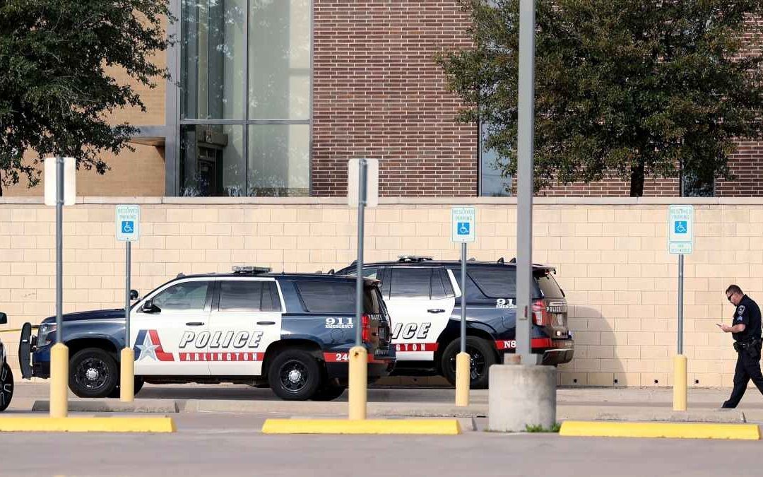 Tiroteo en Escuela de Texas Deja un Muerto y un Herido