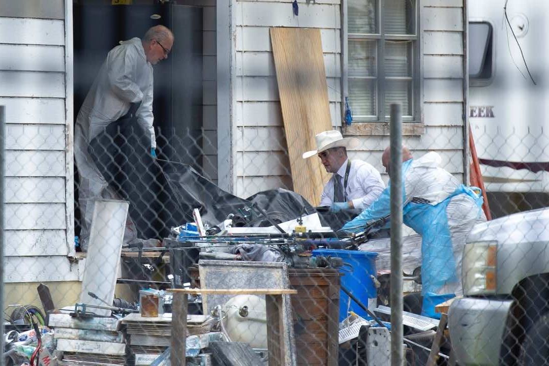 Continúa la búsqueda del supuesto autor del tiroteo en Texas