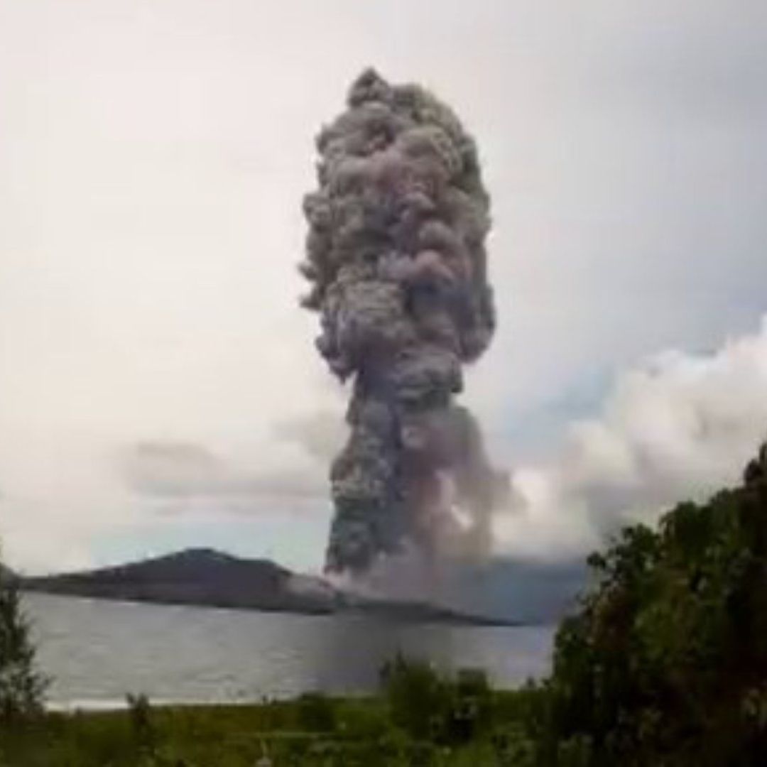 Volcán Anak Krakatoa Entra en Erupción Indonesia