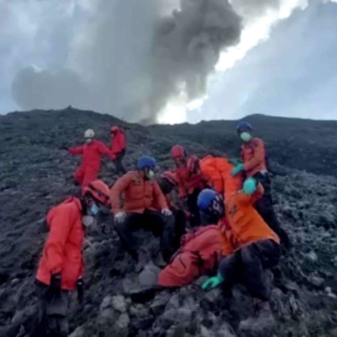Ascienden a 13 los Alpinistas Muertos en Volcán Marapi, en Indonesia