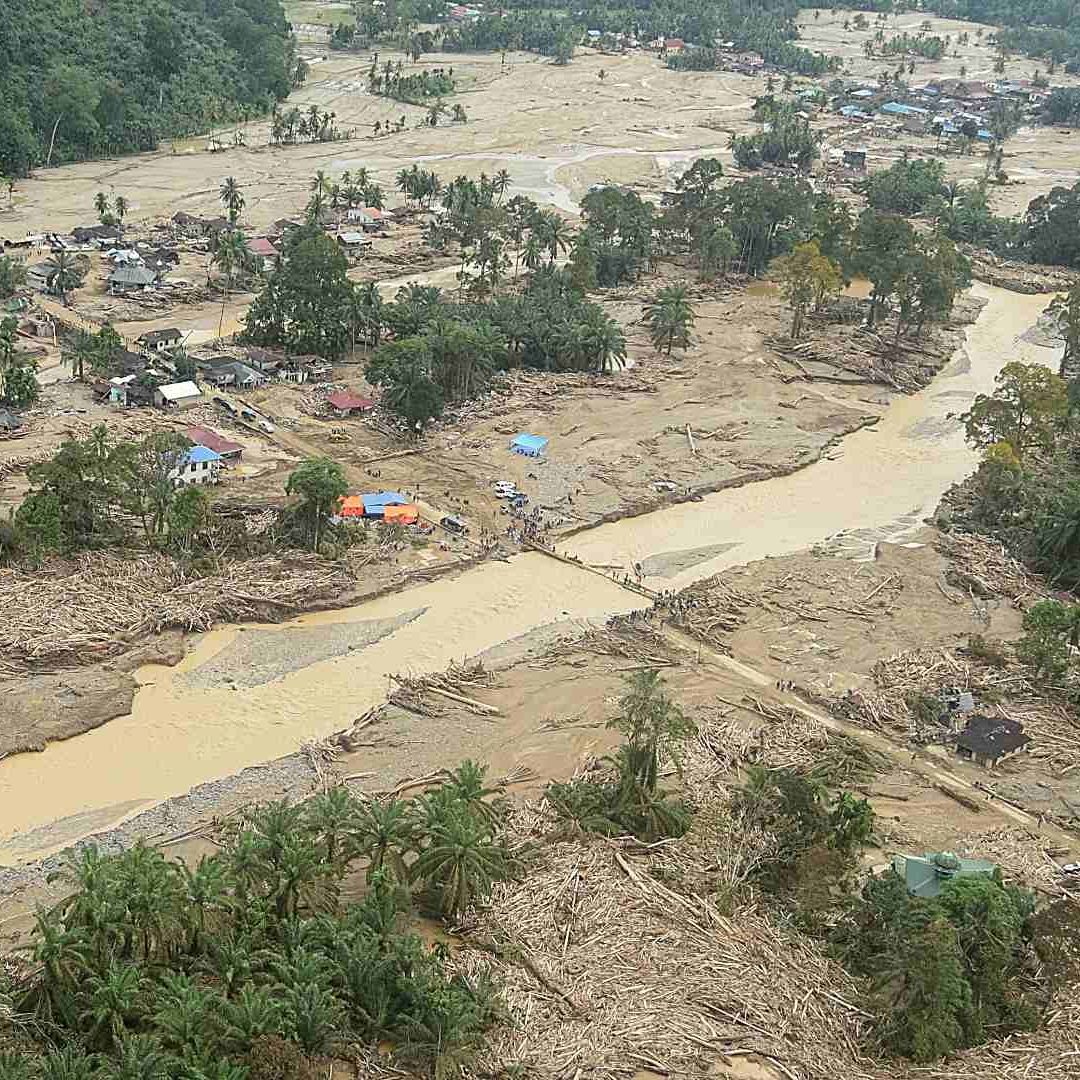 Vista aérea de zona afectada tras inundación repentina en la provincia de Sumatra del Norte, Indonesia, el 2 de diciembre de 2025. Foto: Reuters