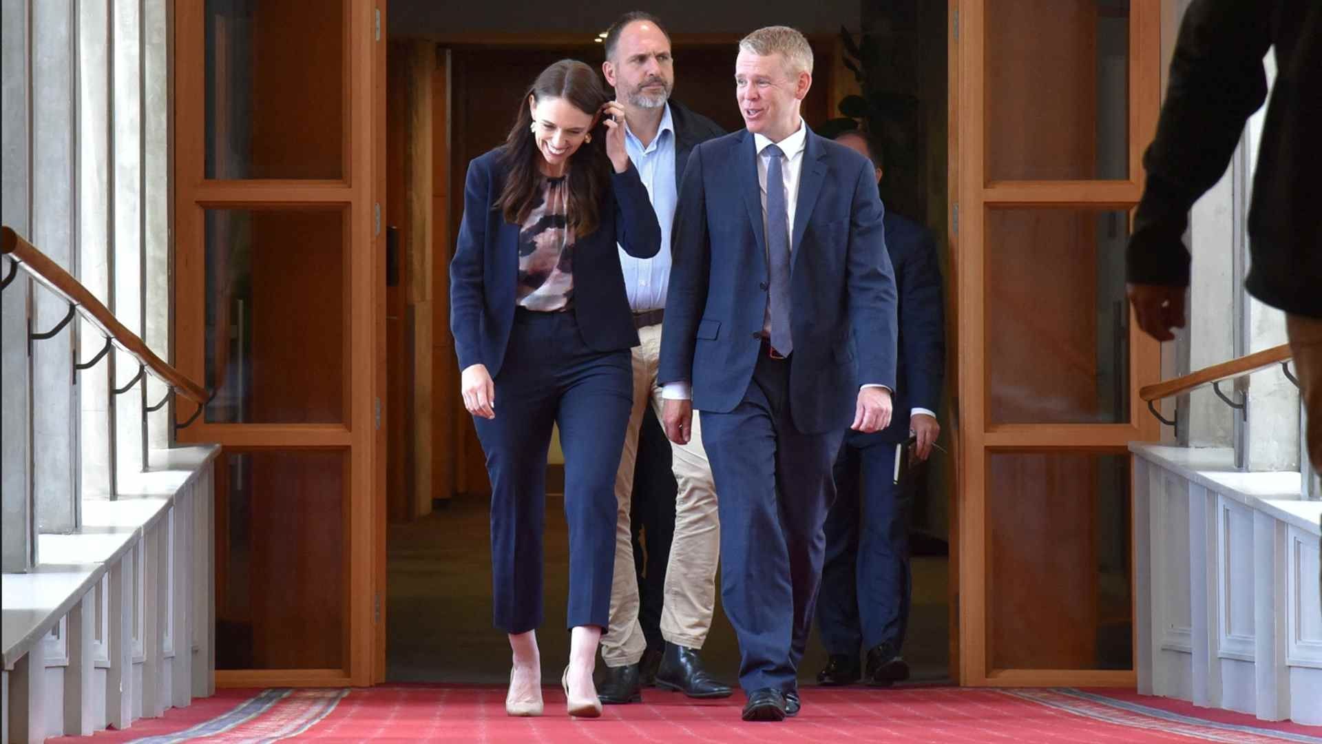 Jacinda Arden se despide del gobierno de Nueva Zelanda y Chris Hipkins jura como primer ministro