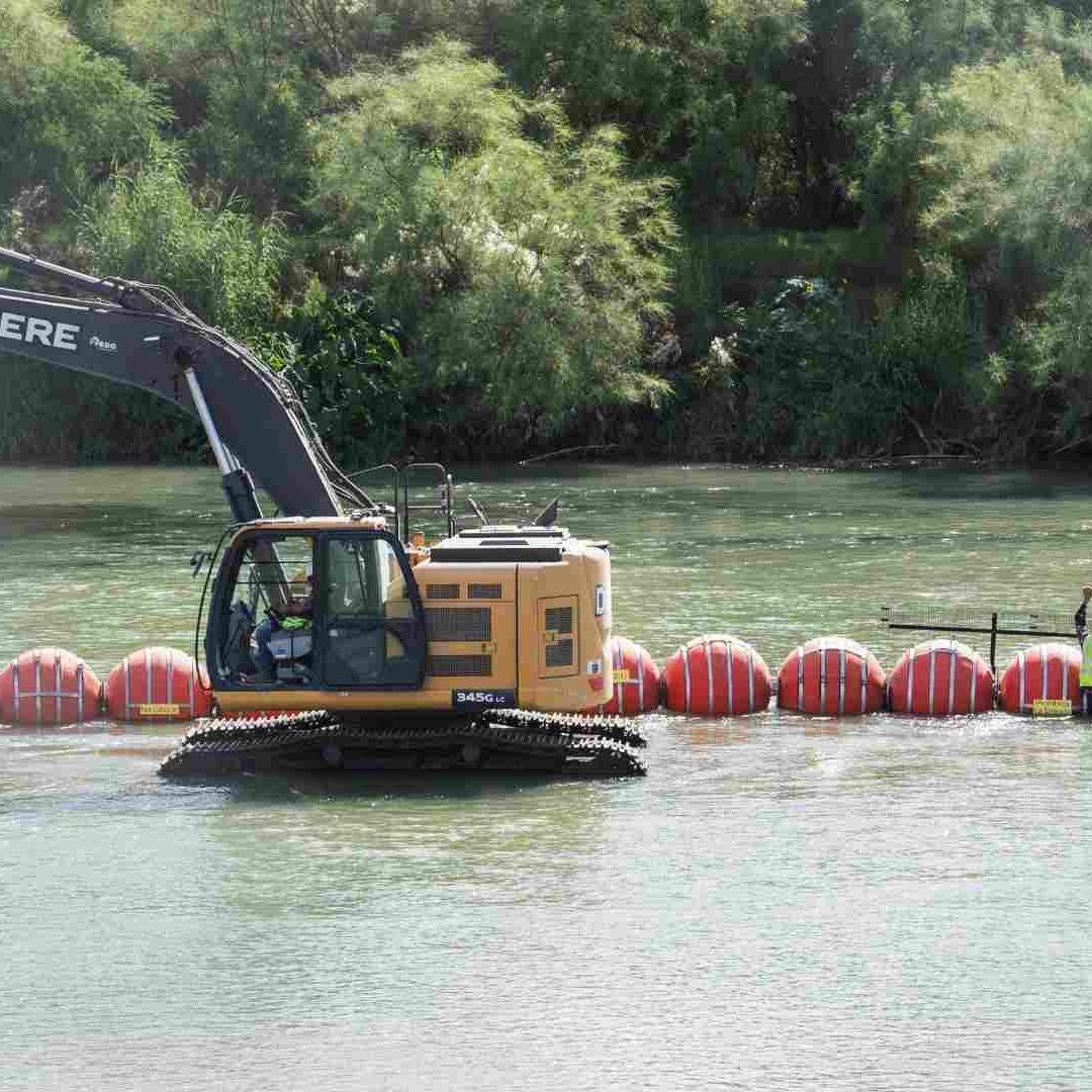 Gobernador de Texas se Deslinda de Muerte de Migrantes en Boyas del Río Bravo