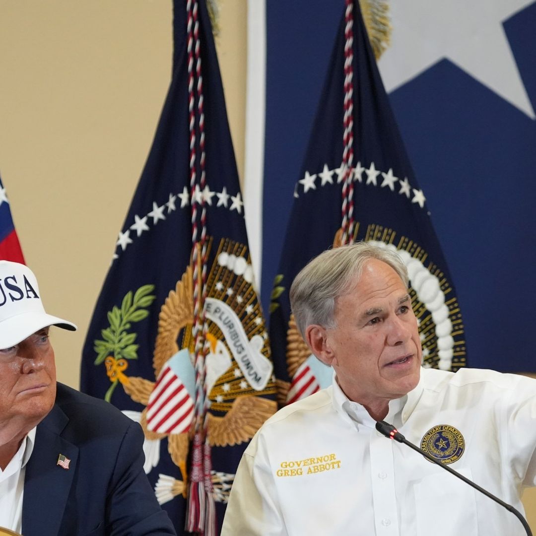 Gobernador de Texas Dice que Gobierno de Trump Necesita "Reajustar" su Política Migratoria.