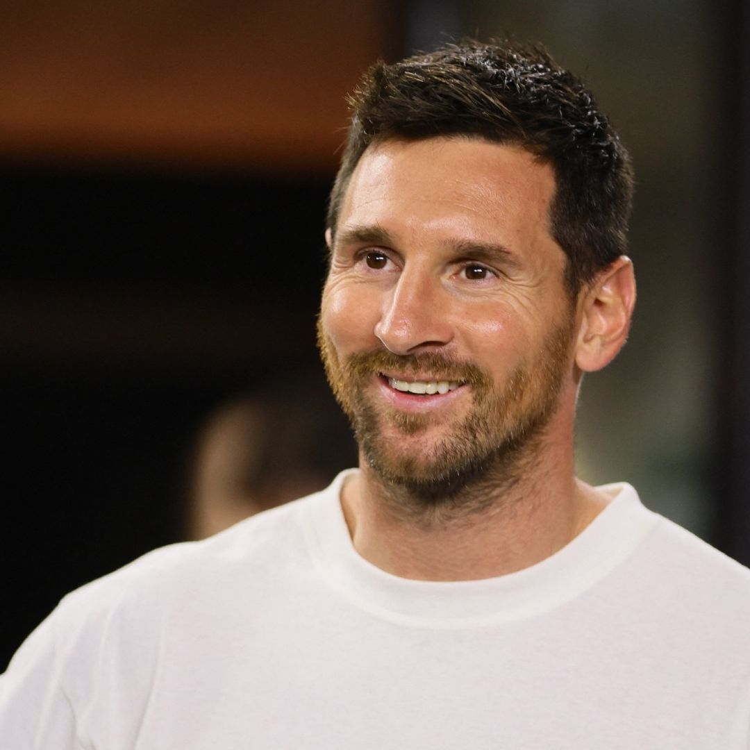 Messi saluda a los jugadores del FC Cincinnati después del partido en el Chase Stadium, el 24 de agosto de 2024.