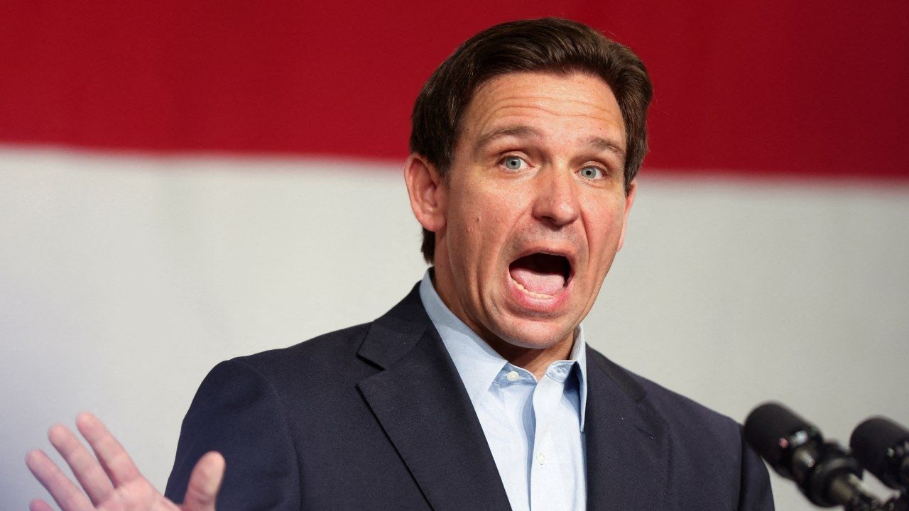 DeSantis Arranca Campaña Electoral en Iowa y Ataca a Migrantes