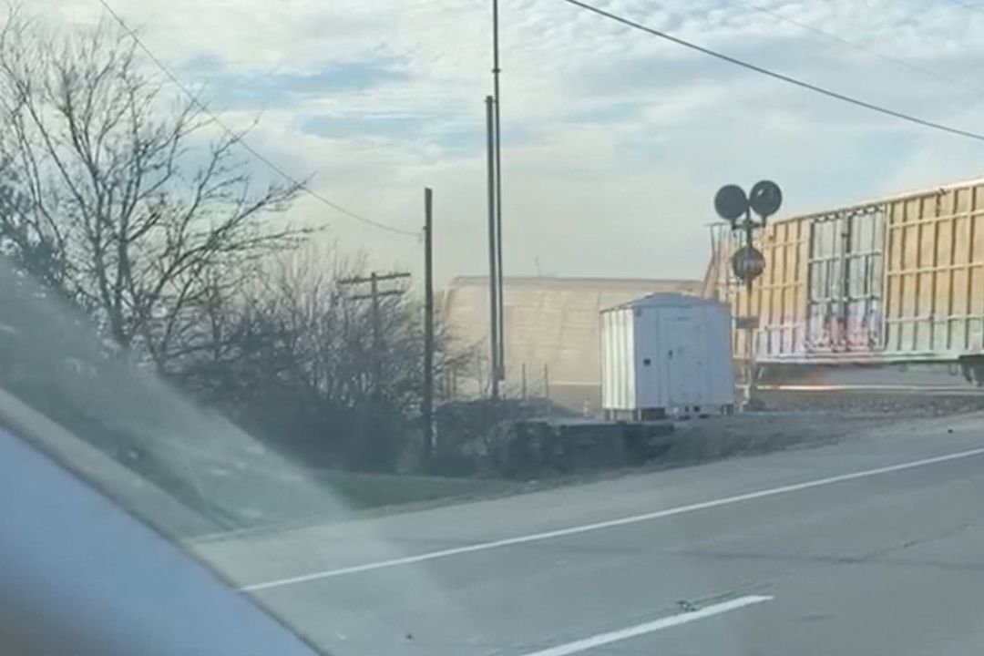 Descarrilan 20 vagones de otro tren de carga en Ohio