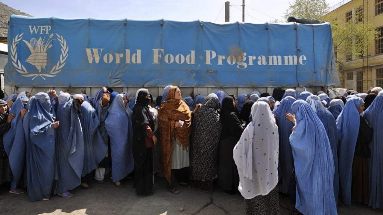Talibanes prohíben a mujeres trabajar en la ONU