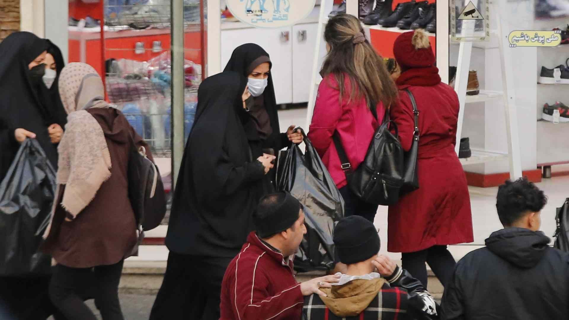 Irán pidió “castigar con firmeza” las violaciones en el uso del velo islámico por parte de las mujeres