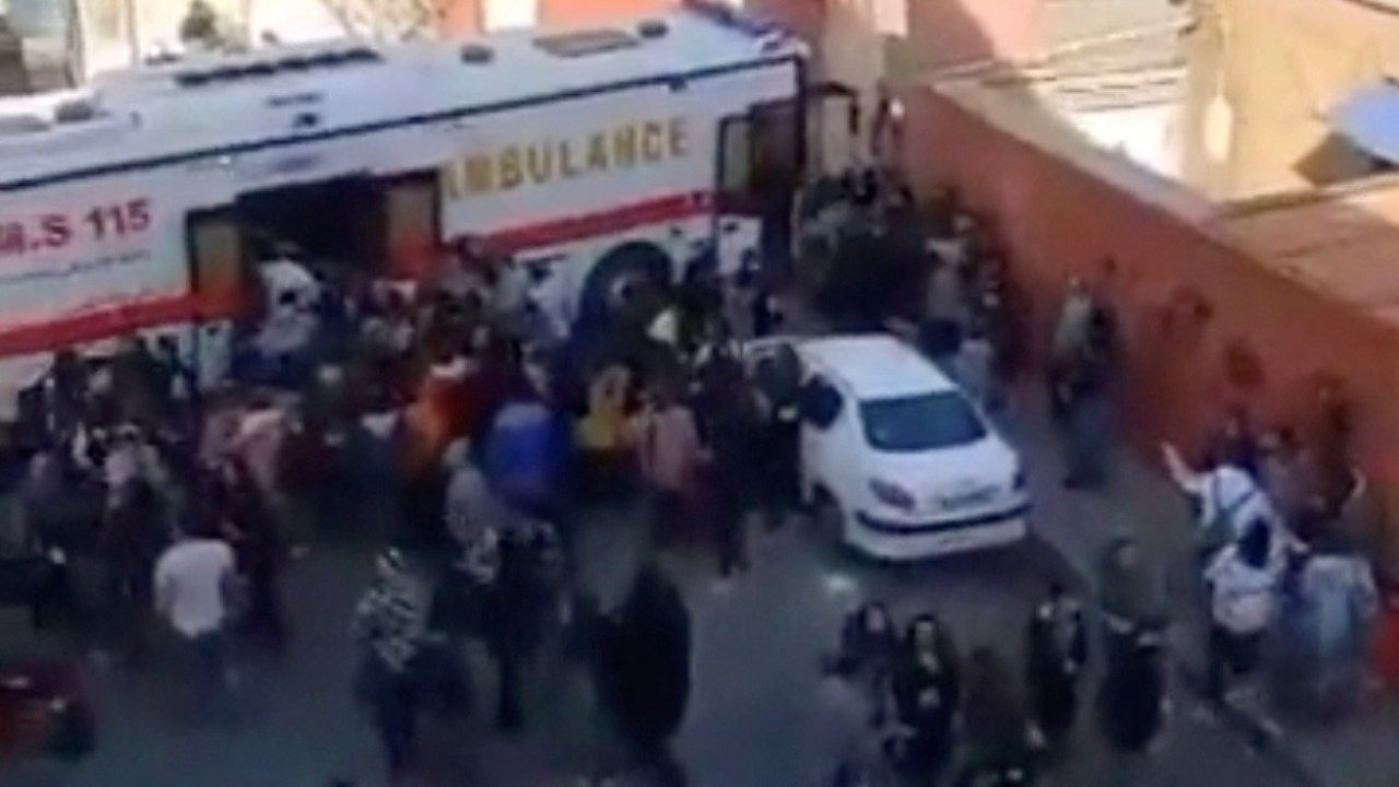 Envenenamiento a jóvenes busca revivir protestas por Mahsa Amani