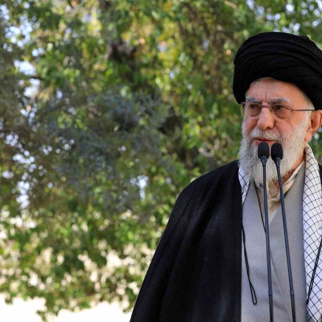 Líder supremo iraní, Ali Jameneí, califica de imperdonable el envenenamiento de niñas