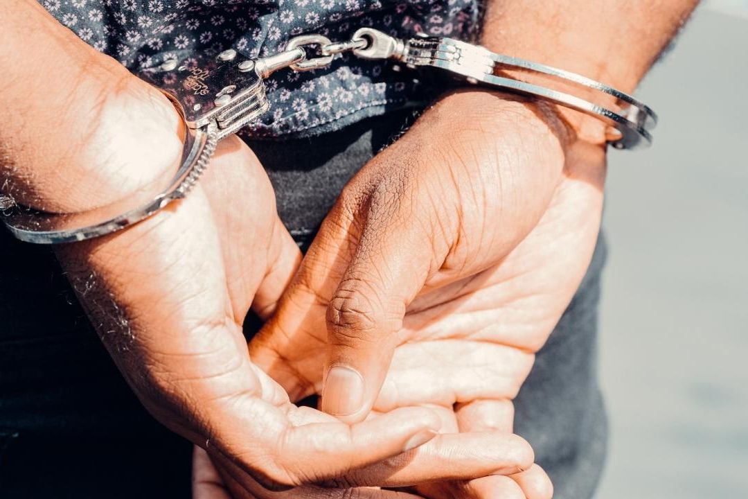Irán confirma más de 100 arrestos por envenenamientos