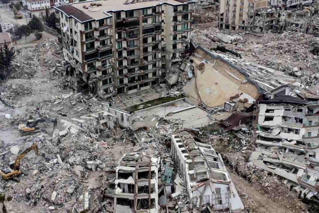 Cifra de muertos por terremotos en Turquía supera los 44,000