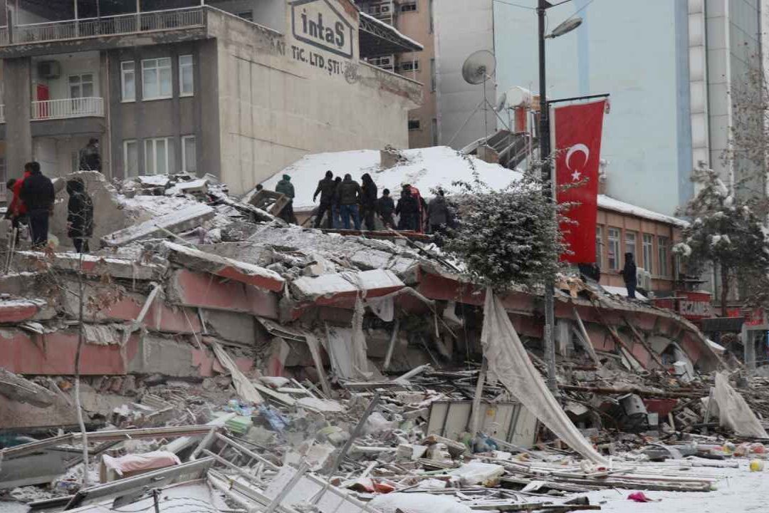 Nuevo sismo de 5.6 deja un muerto en Turquía