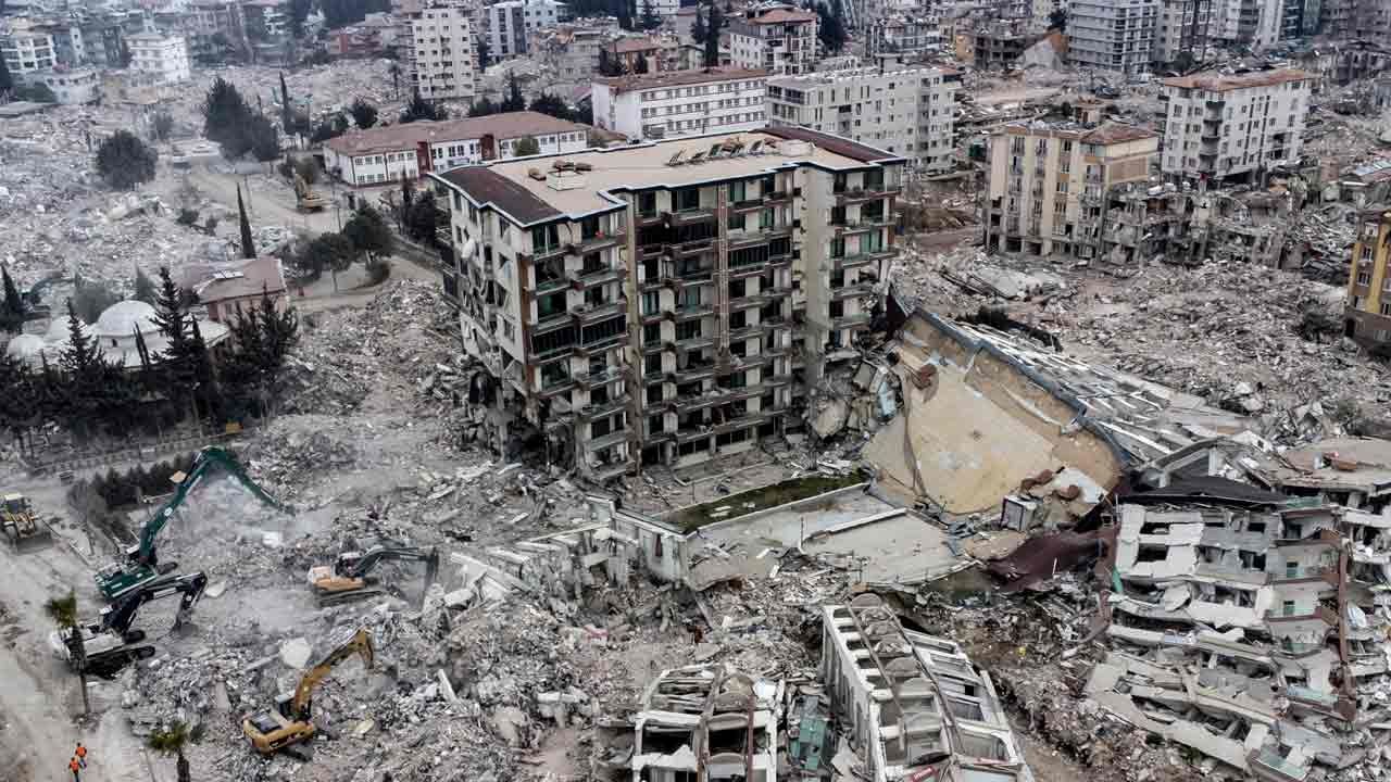 Turquía registra nueva réplica de sismo; van 45,890 muertos