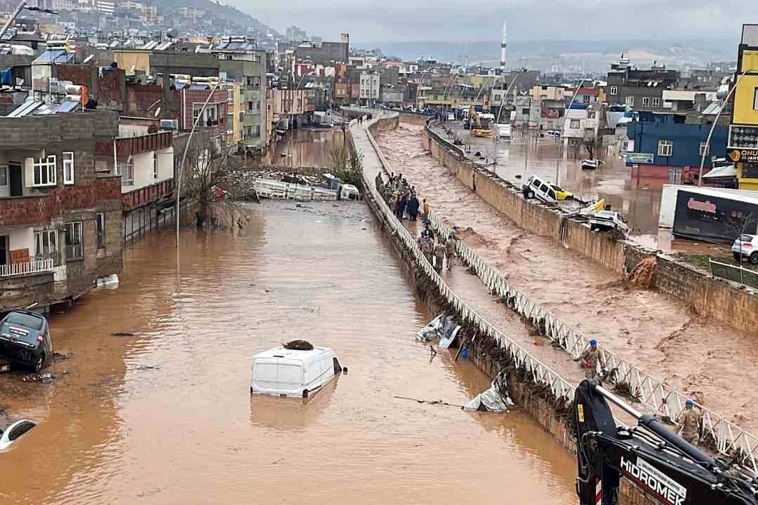 14 personas han muerto y 5 están desaparecidas por las inundaciones en Turquía