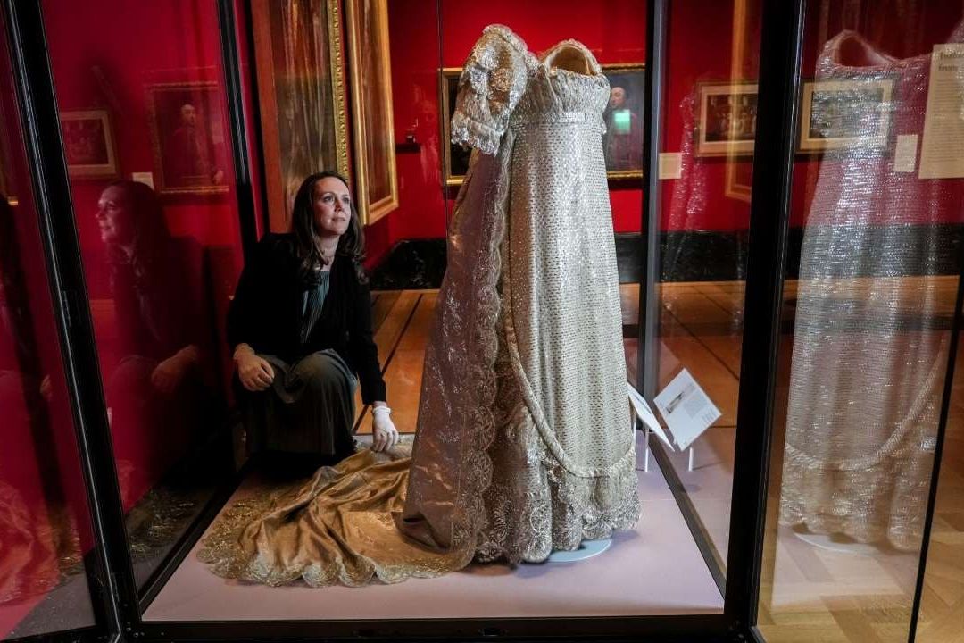 El Palacio de Buckingham exhibirá el vestido de novia más antiguo del mundo conservado en la Colección Real del Reino Unido