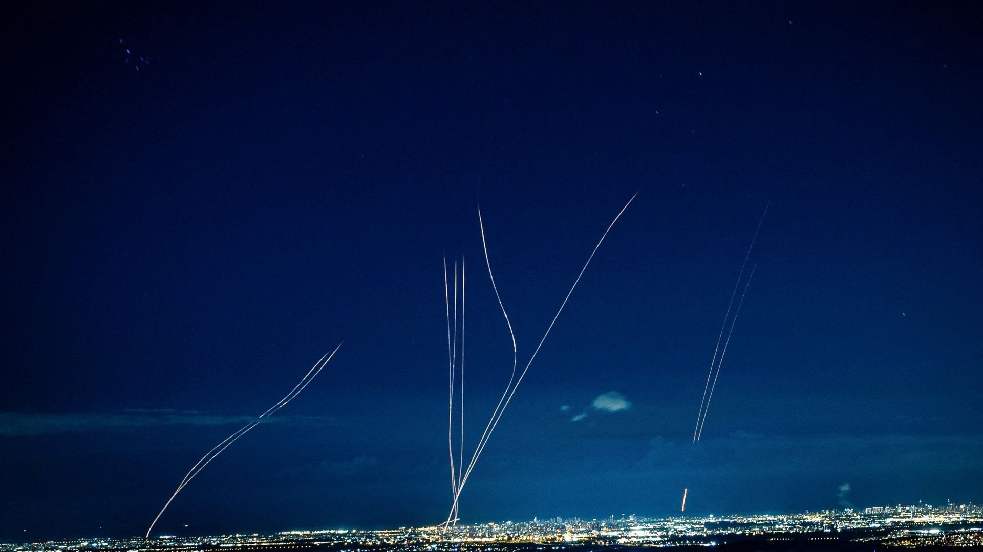 Drones y misiles han iluminado el cielo de Medio Oriente este 28 de febrero.