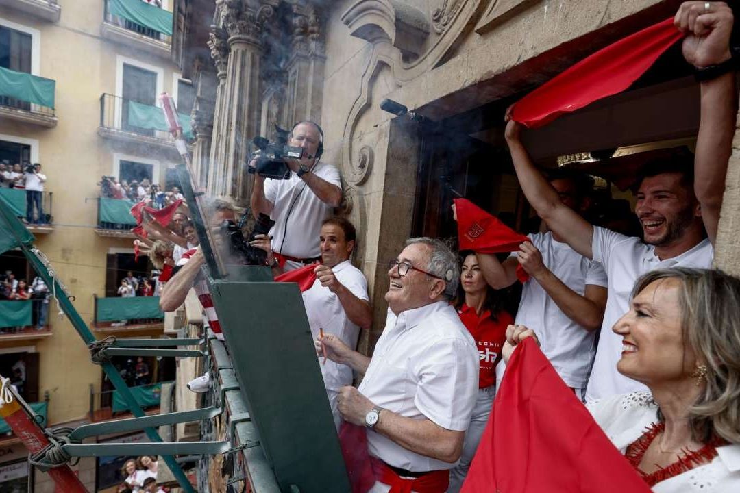 Con 'Chupinazo', Pamplona Inicia Las Fiestas De Los Sanfermines