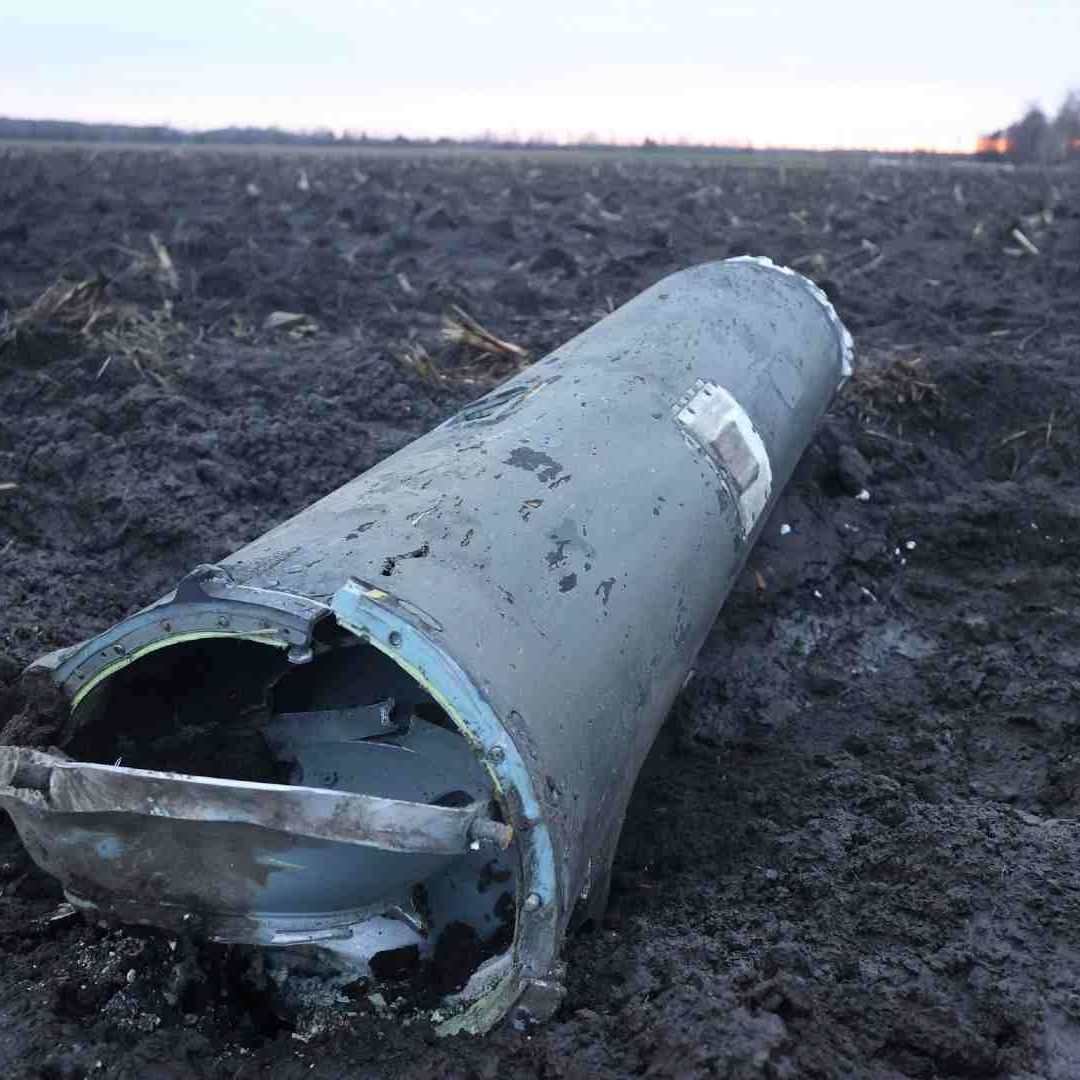 Las pistas son principalmente dos: o bien el misil se desvió de su trayectoria y cayó por error en Bielorrusia, o bien fue derribado por la defensa antiaérea bielorrusa