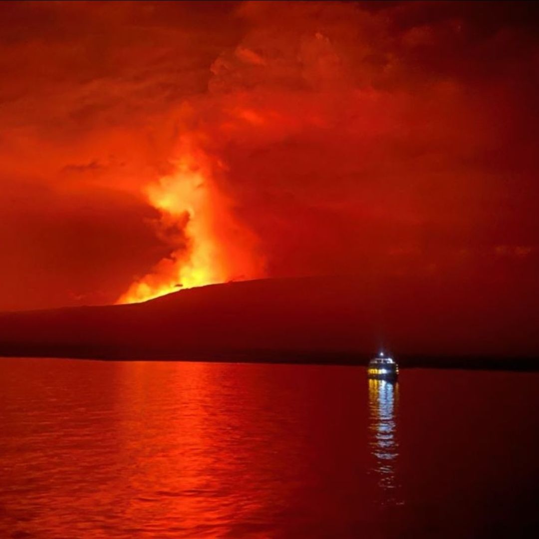 Volcán ‘La Cumbre’, en Islas Galápagos, Hace Erupción