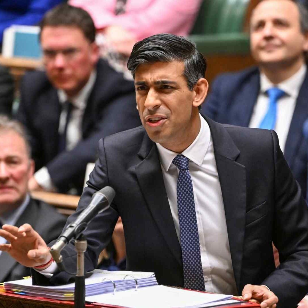Primer ministro de Inglaterra enviará tanques a Ucrania