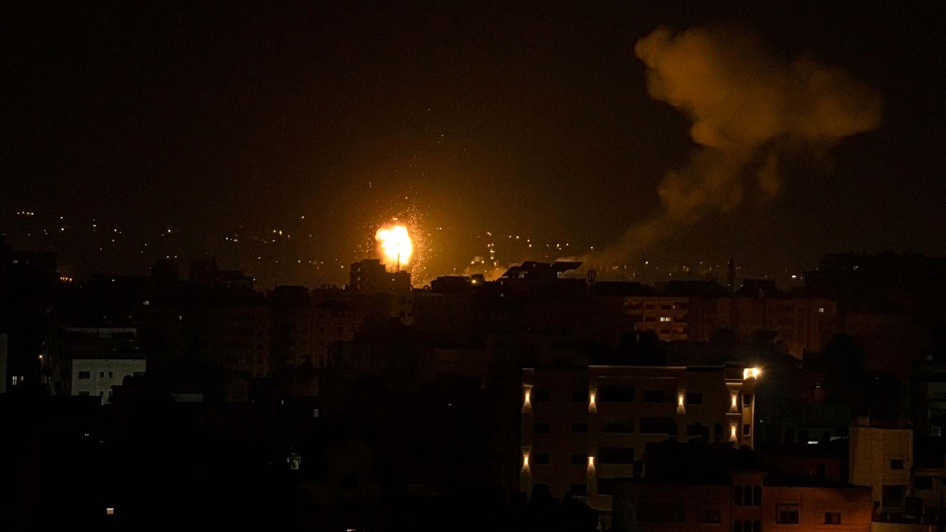 Israel y Palestina intercambian ataques tras redada