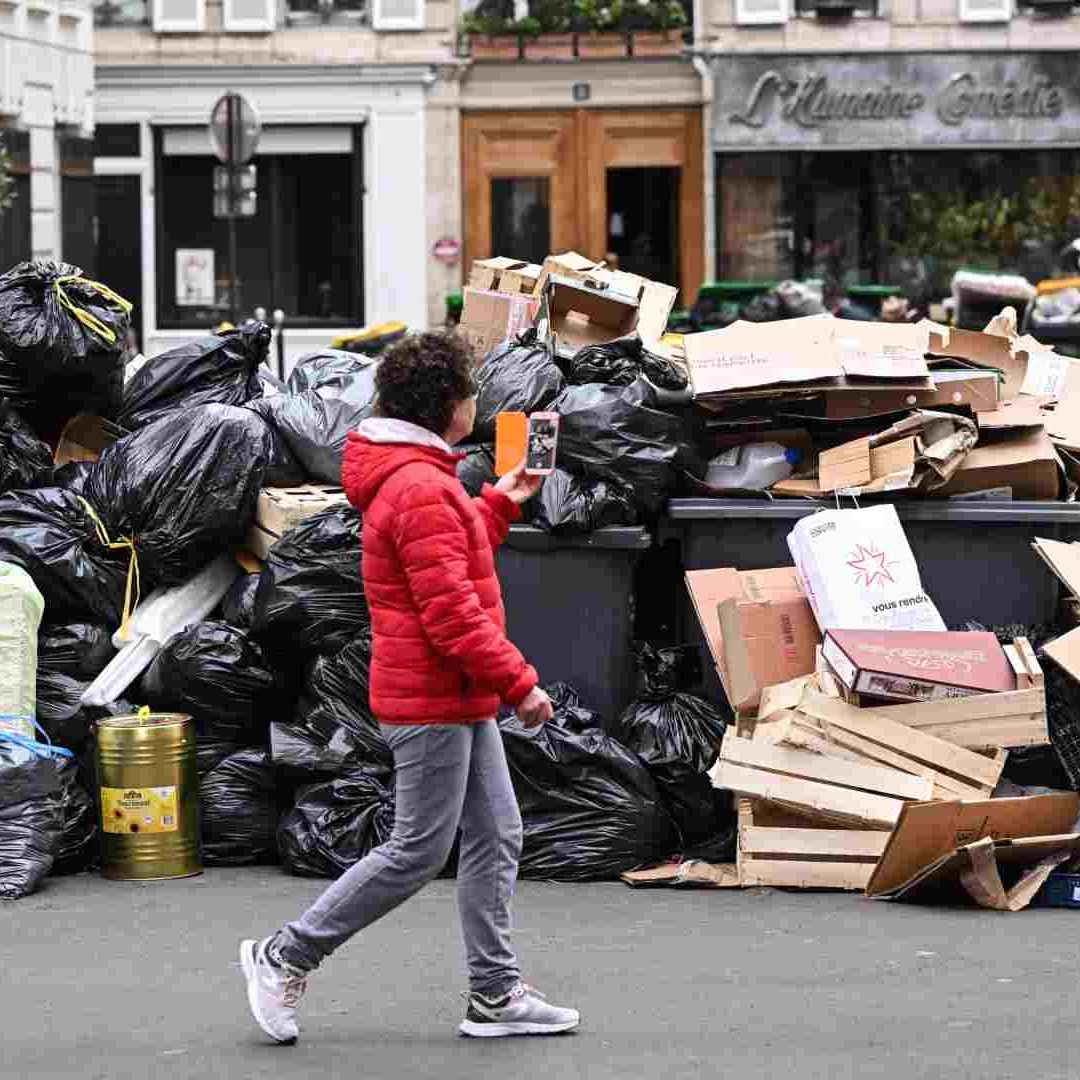 Además de los recolectores, también están en huelga tres plantas de incineración