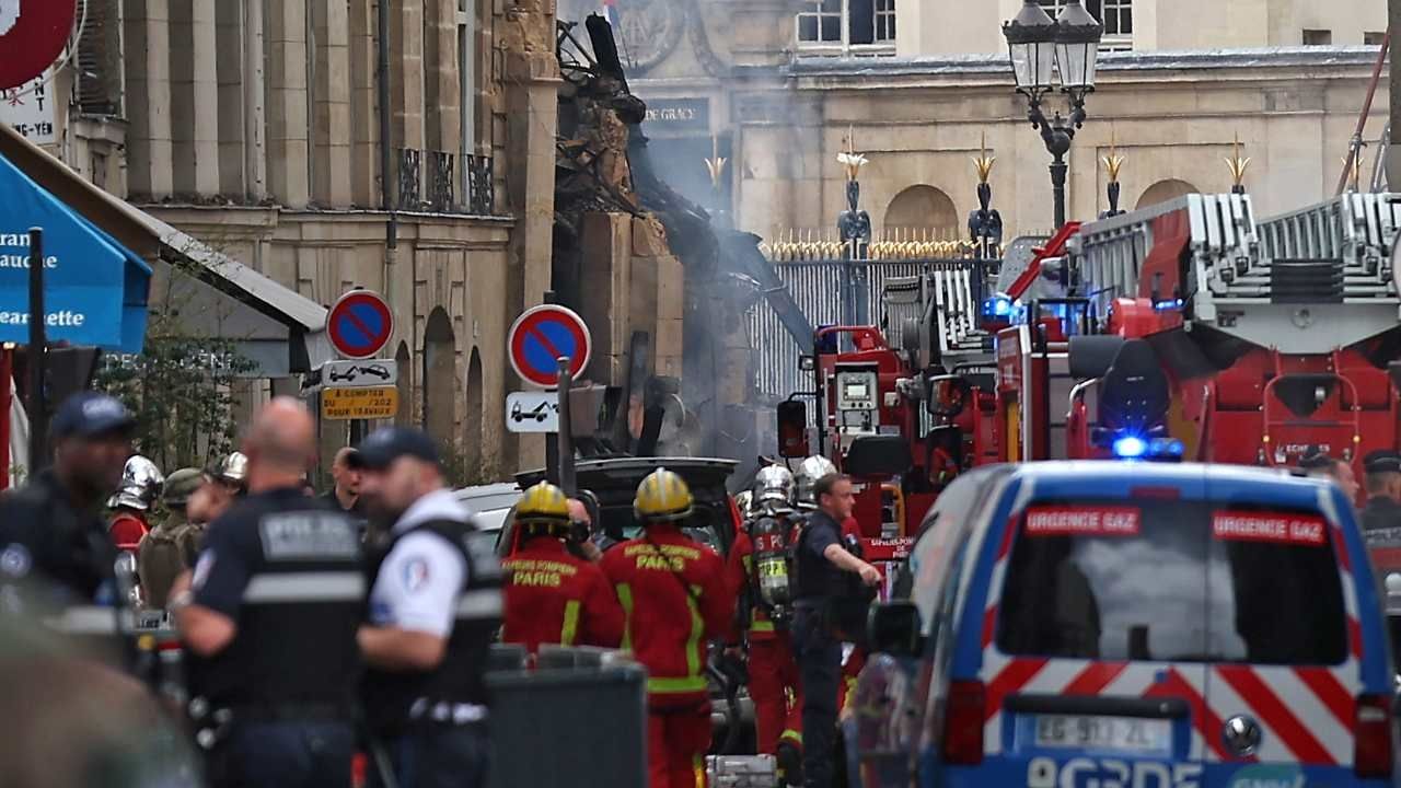 Explosión e incendio en París provocan derrumbe