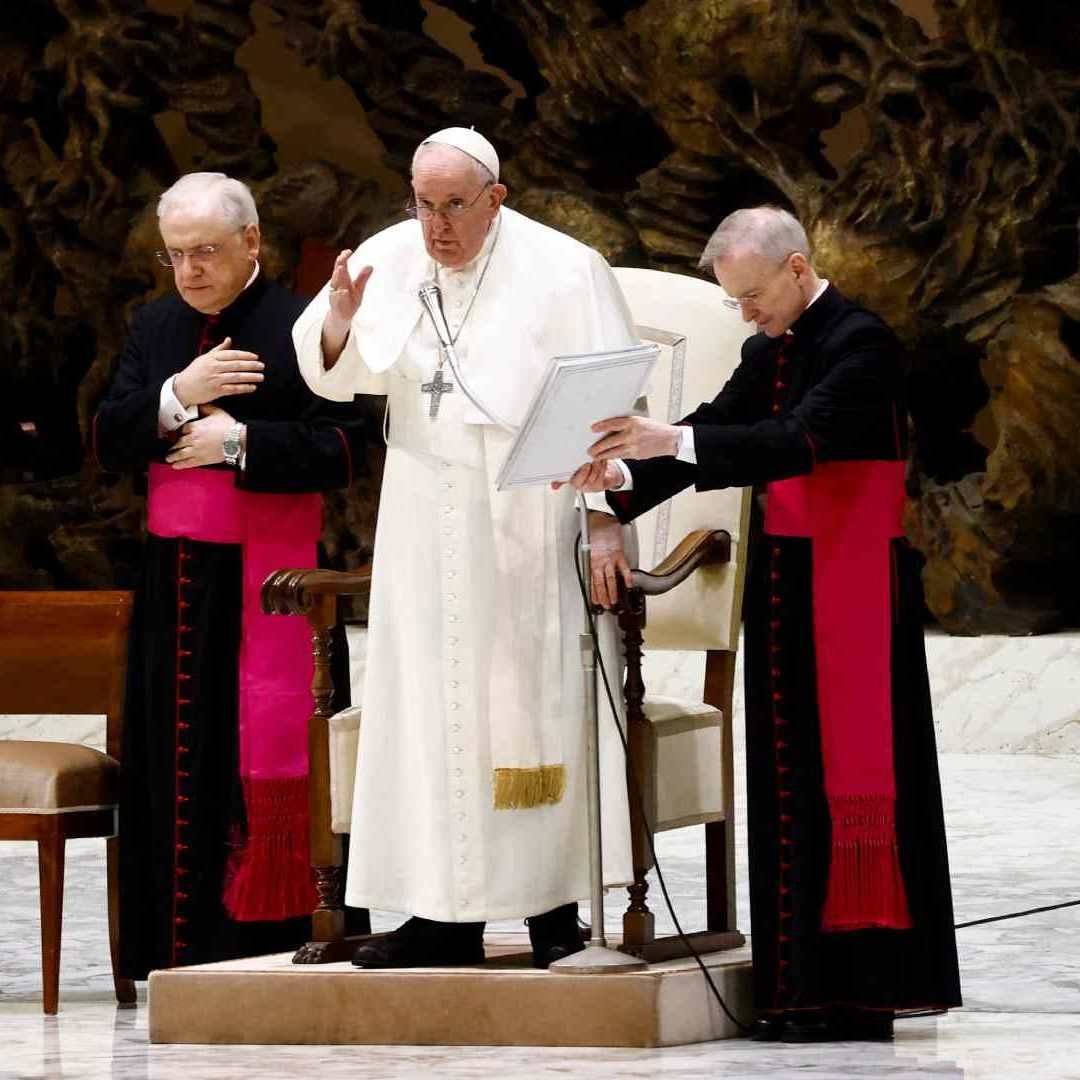 Papa pide terminar pronto los sufrimientos en Ucrania