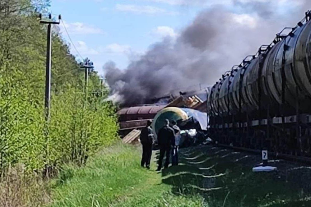 Tren con Derivados de Petróleo Descarrila cerca de Ucrania